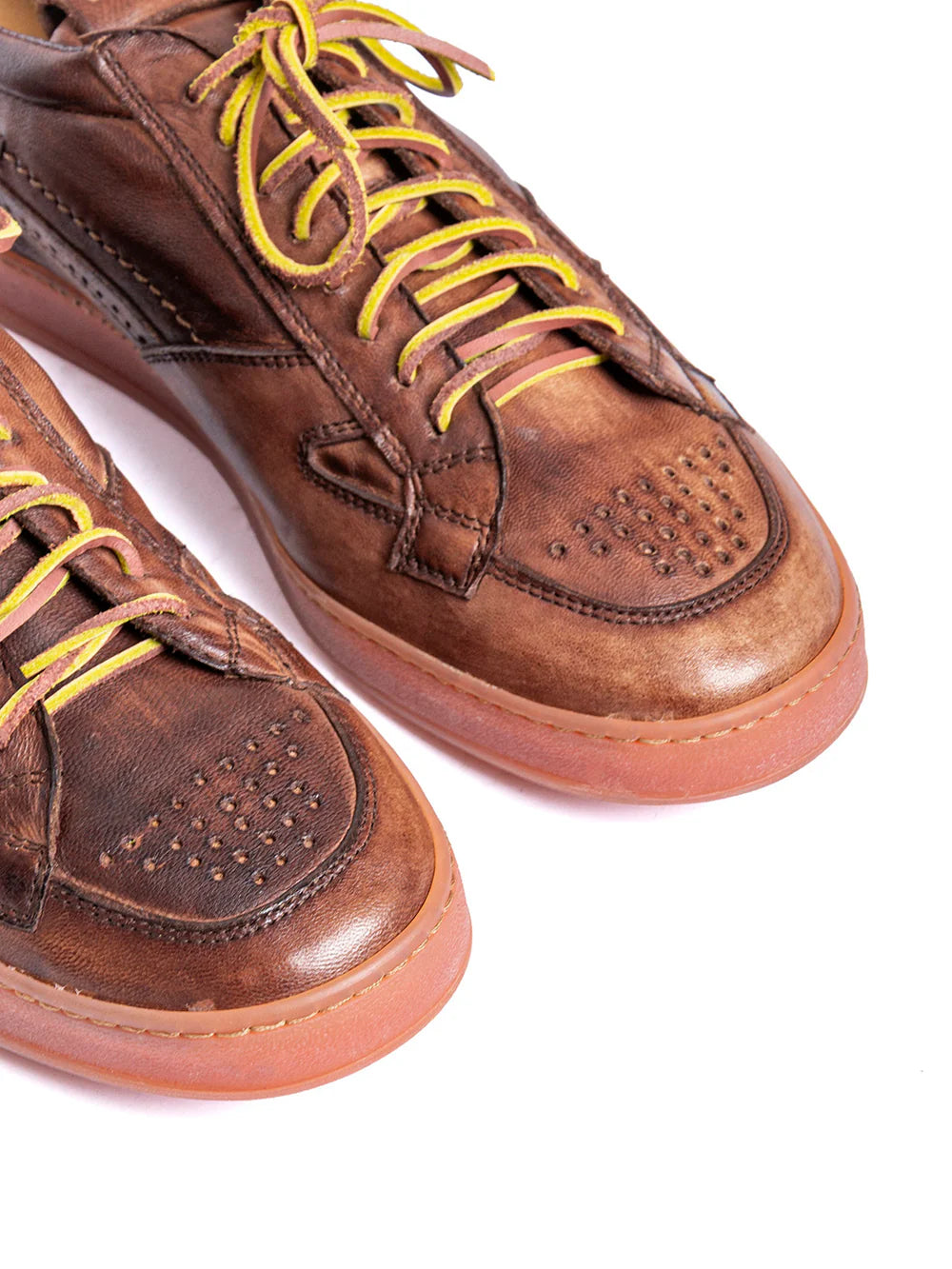 JP/DAVID: Sneakers Papua