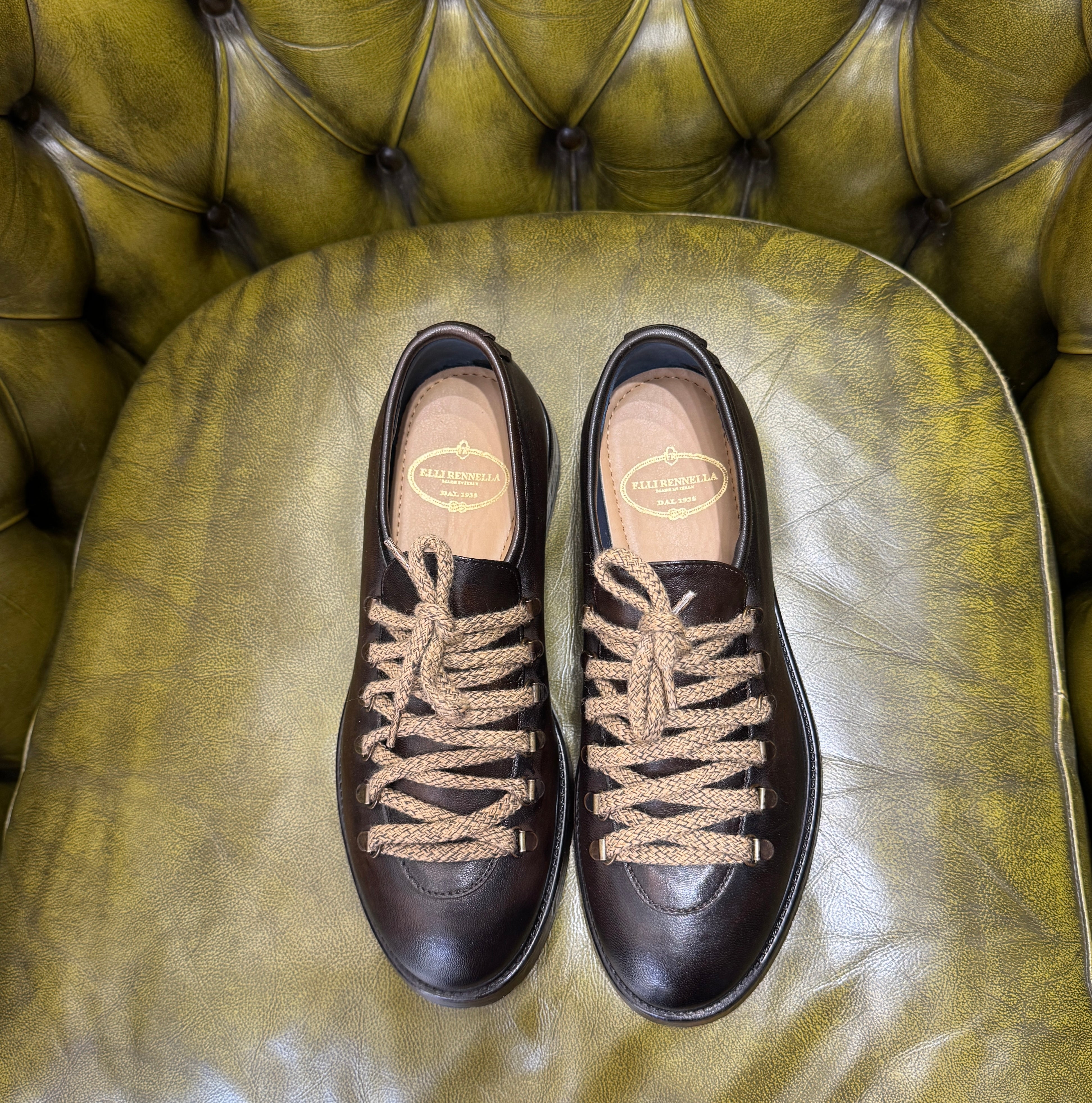 F.lli Rennella: Ingegnere in pelle con ganci e lacci