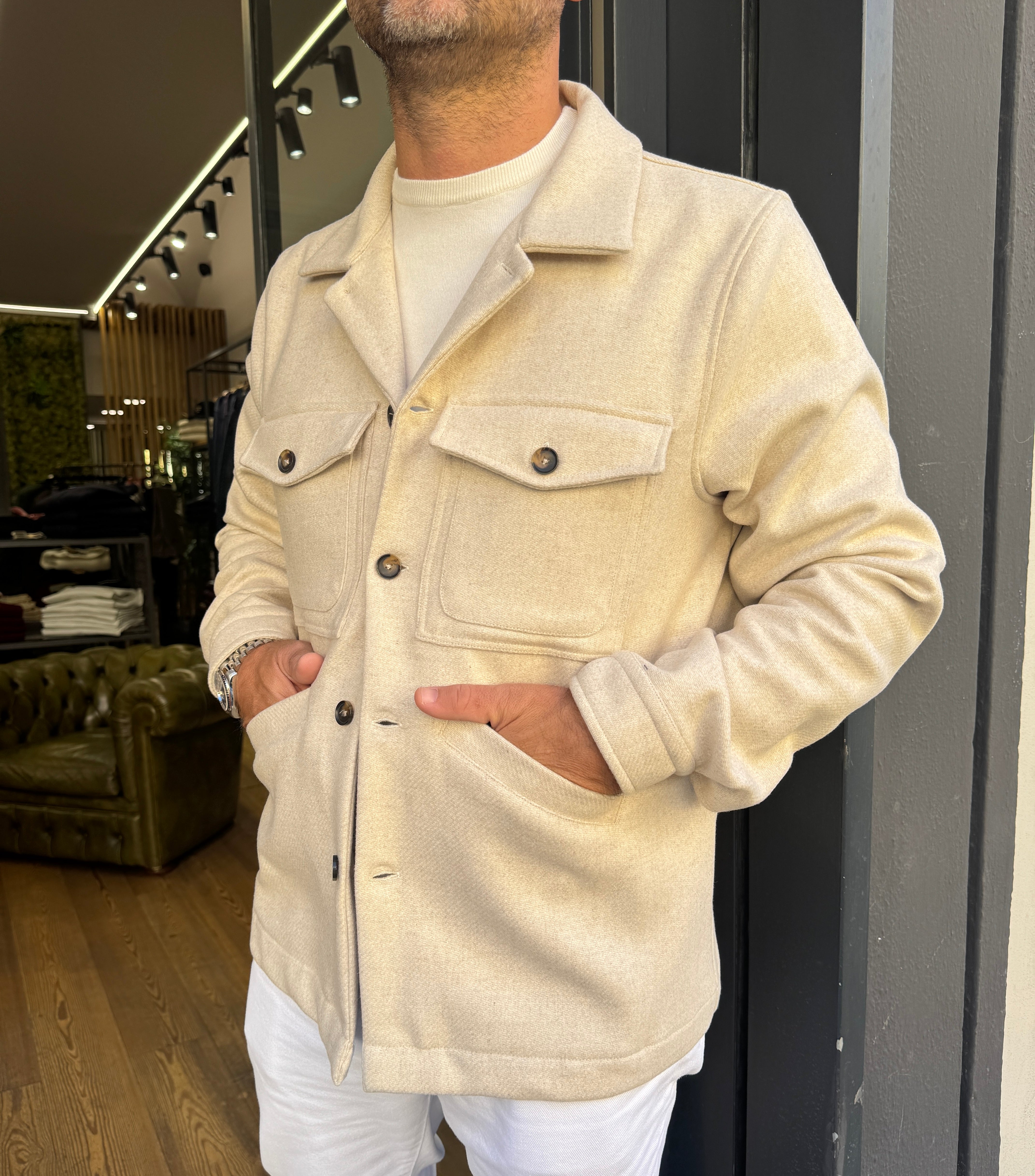 Martin Zelo: Cappotto corto in lana con tasche a toppa