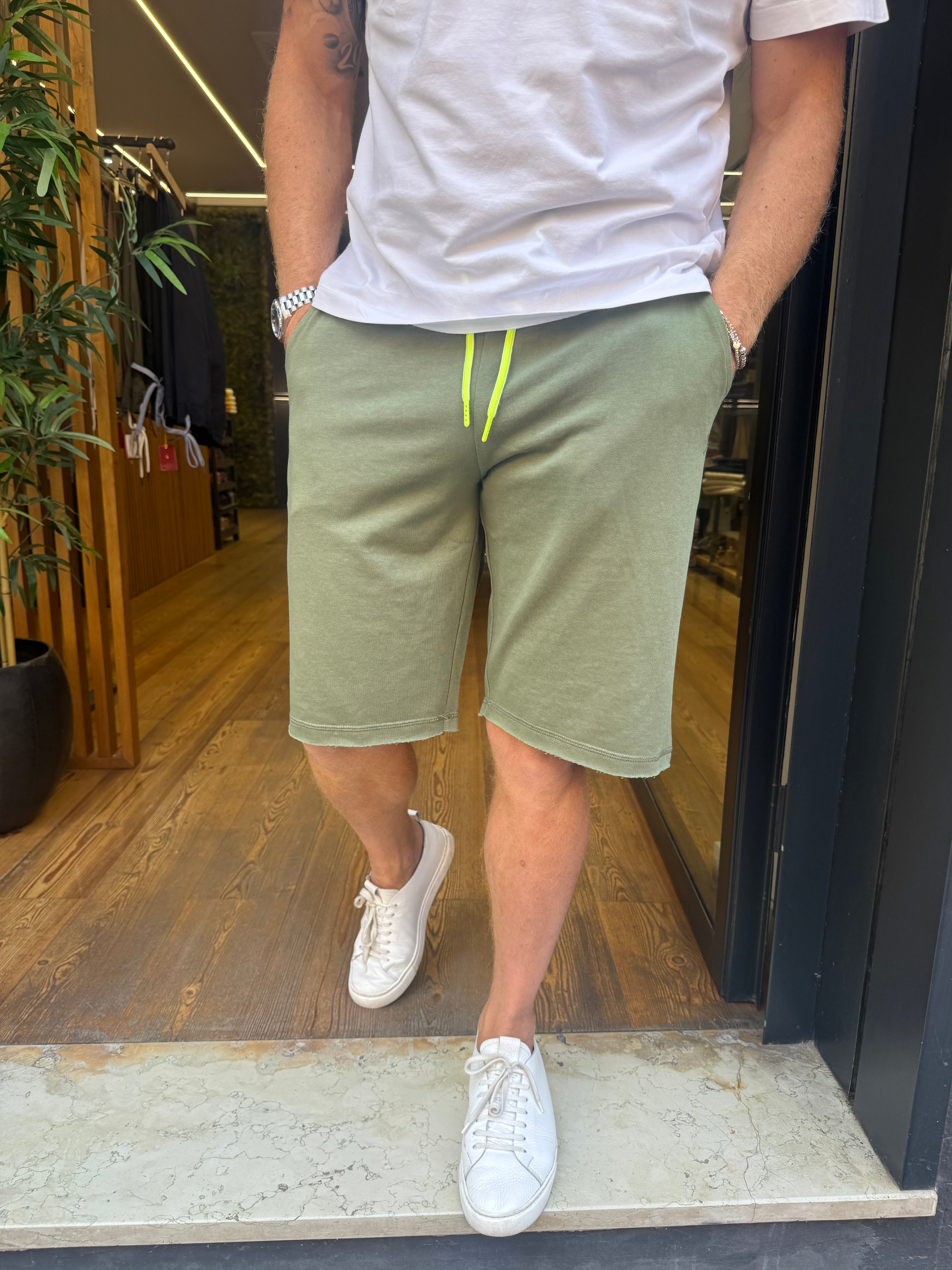 Trez- Frisko: Bermuda in felpa