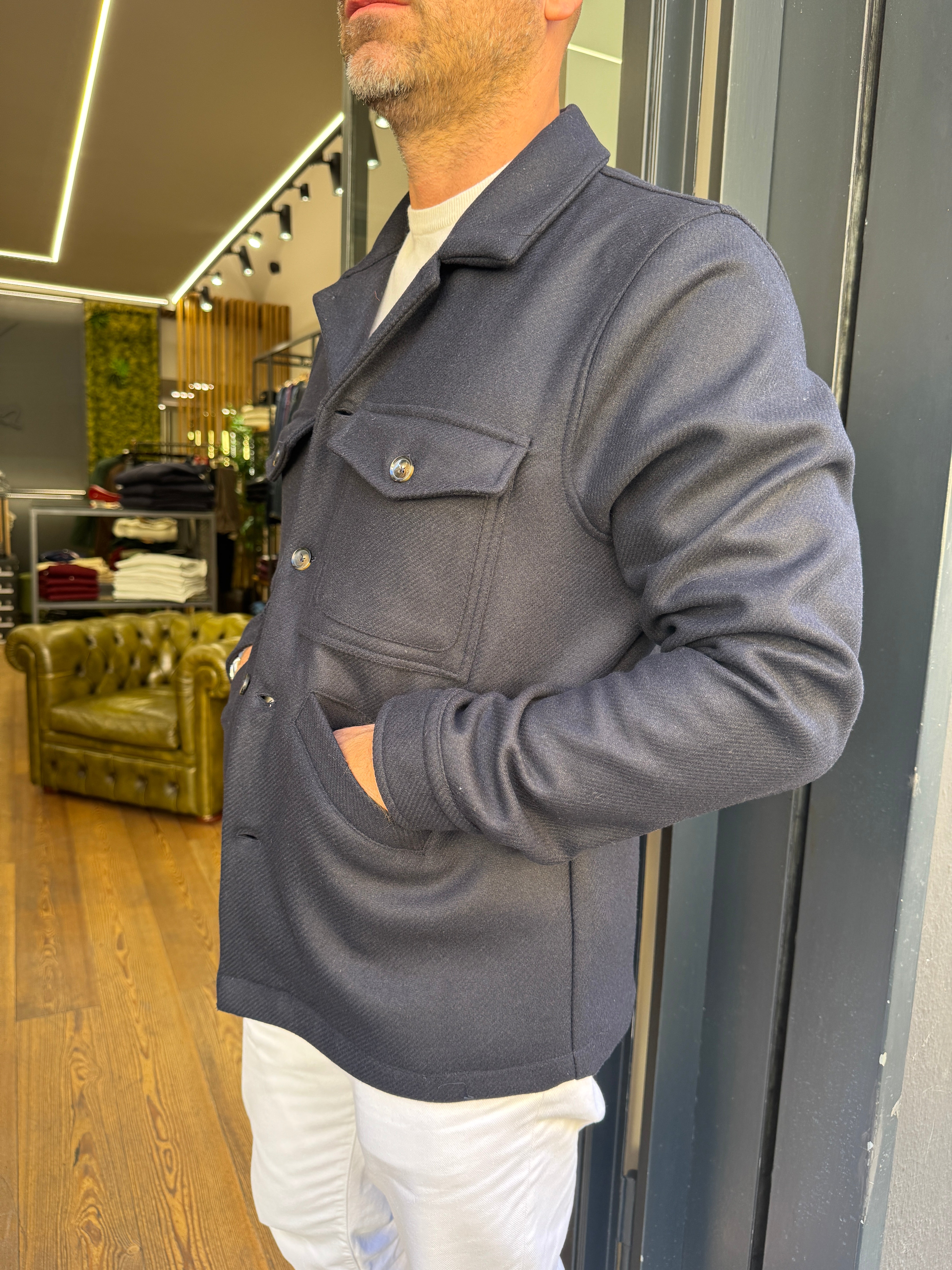 Martin Zelo: Cappotto corto in lana con tasche a toppa