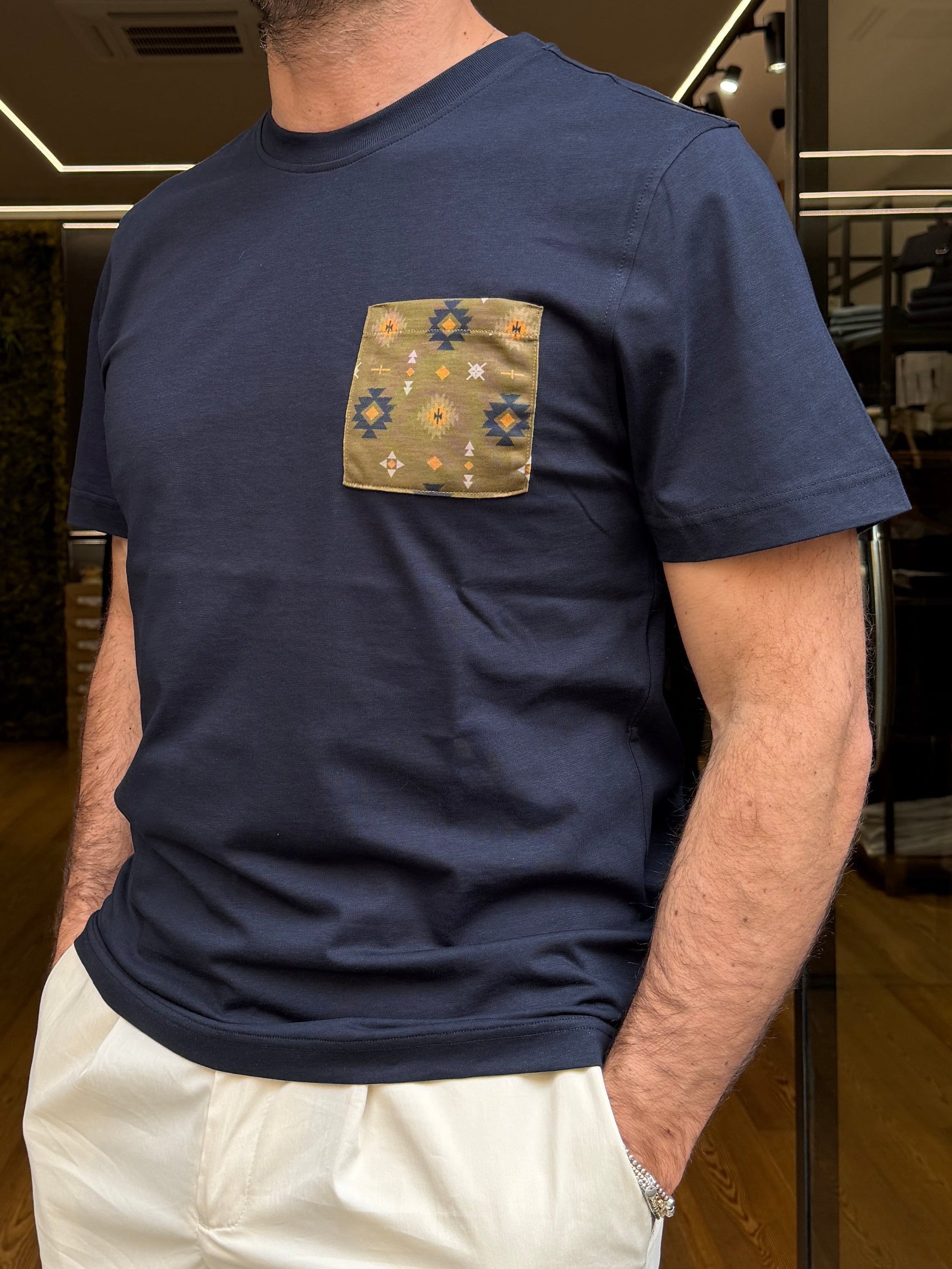 RED: T-shirt taschino Etnico