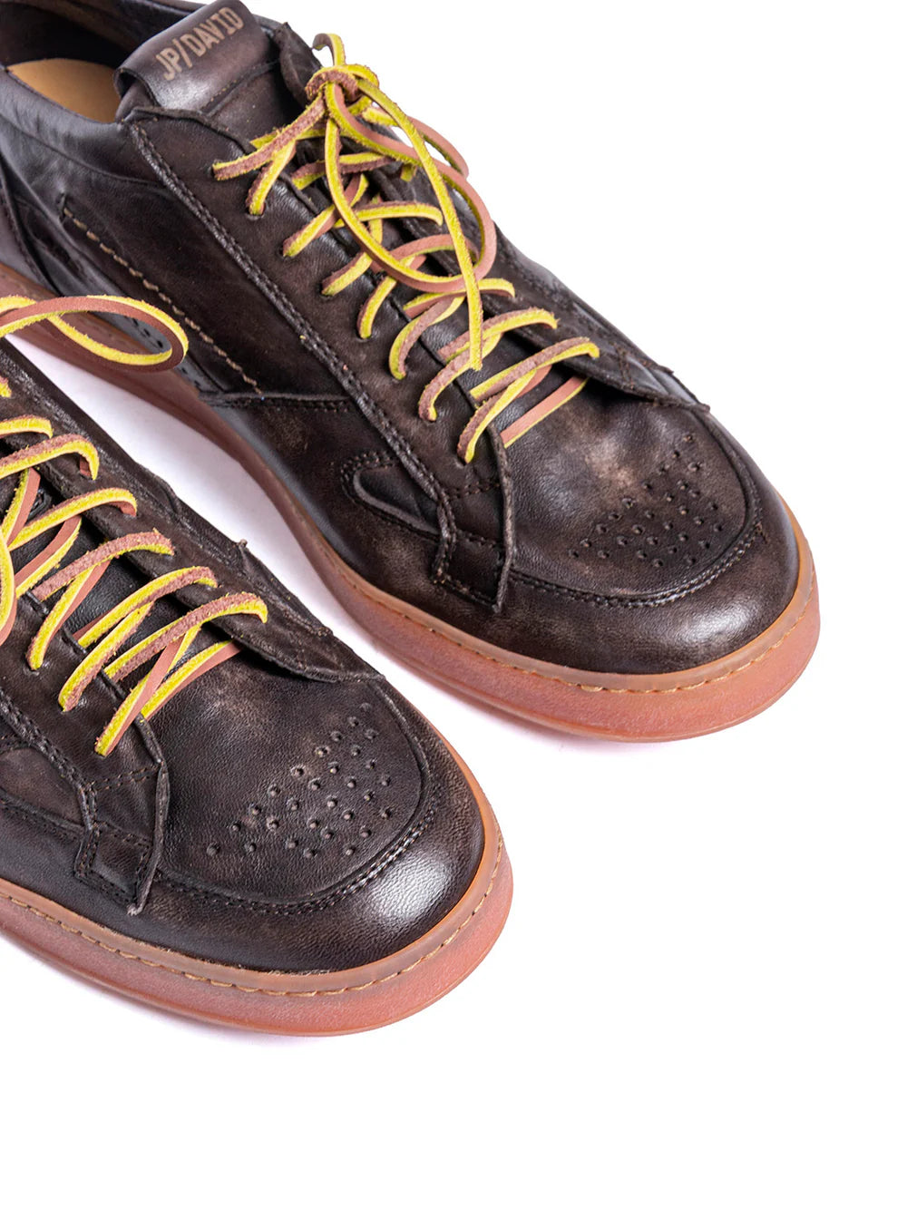 JP/DAVID: Sneakers Papua