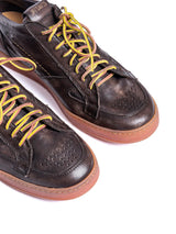 JP/DAVID: Sneakers Papua