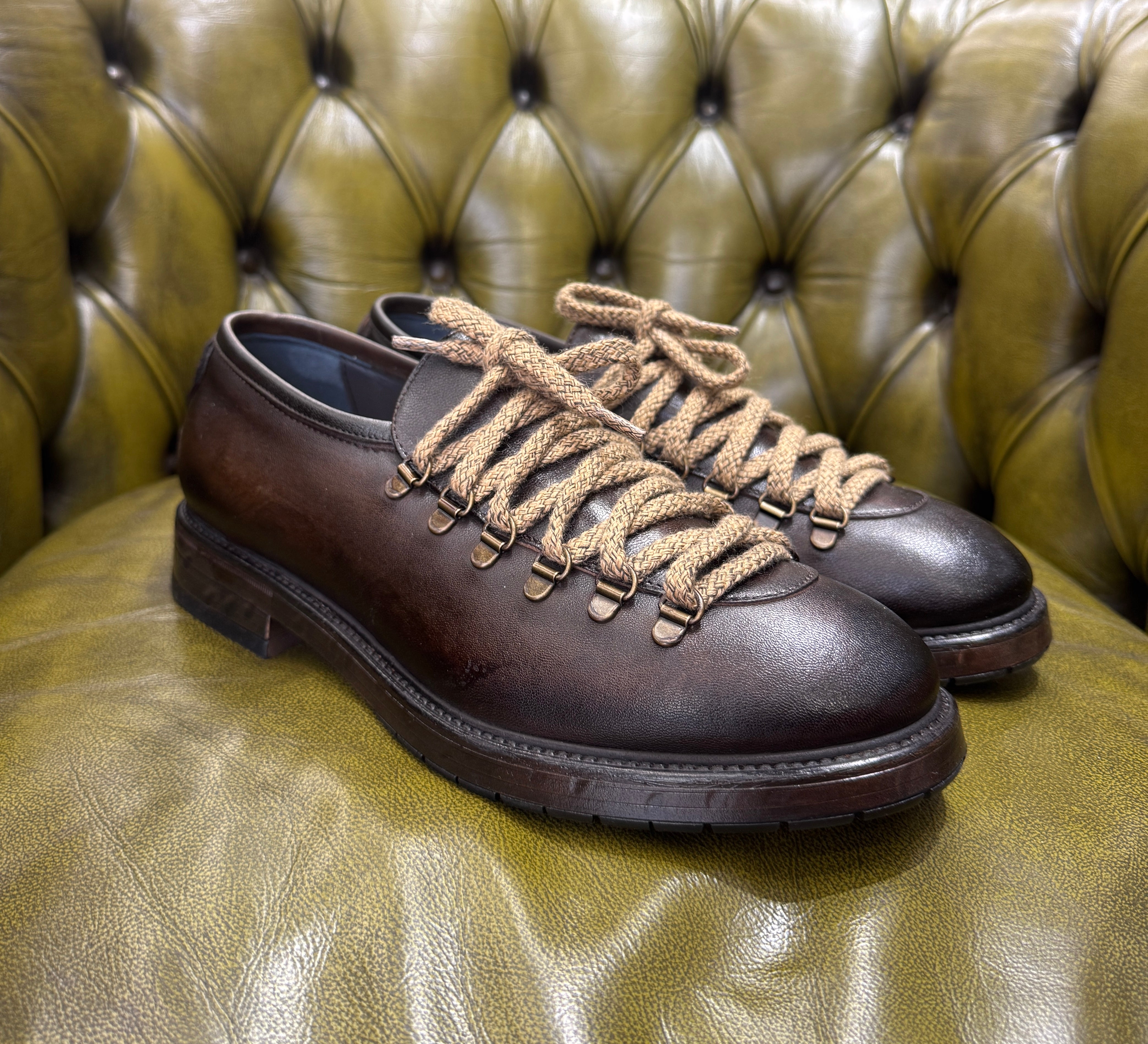 F.lli Rennella: Ingegnere in pelle con ganci e lacci