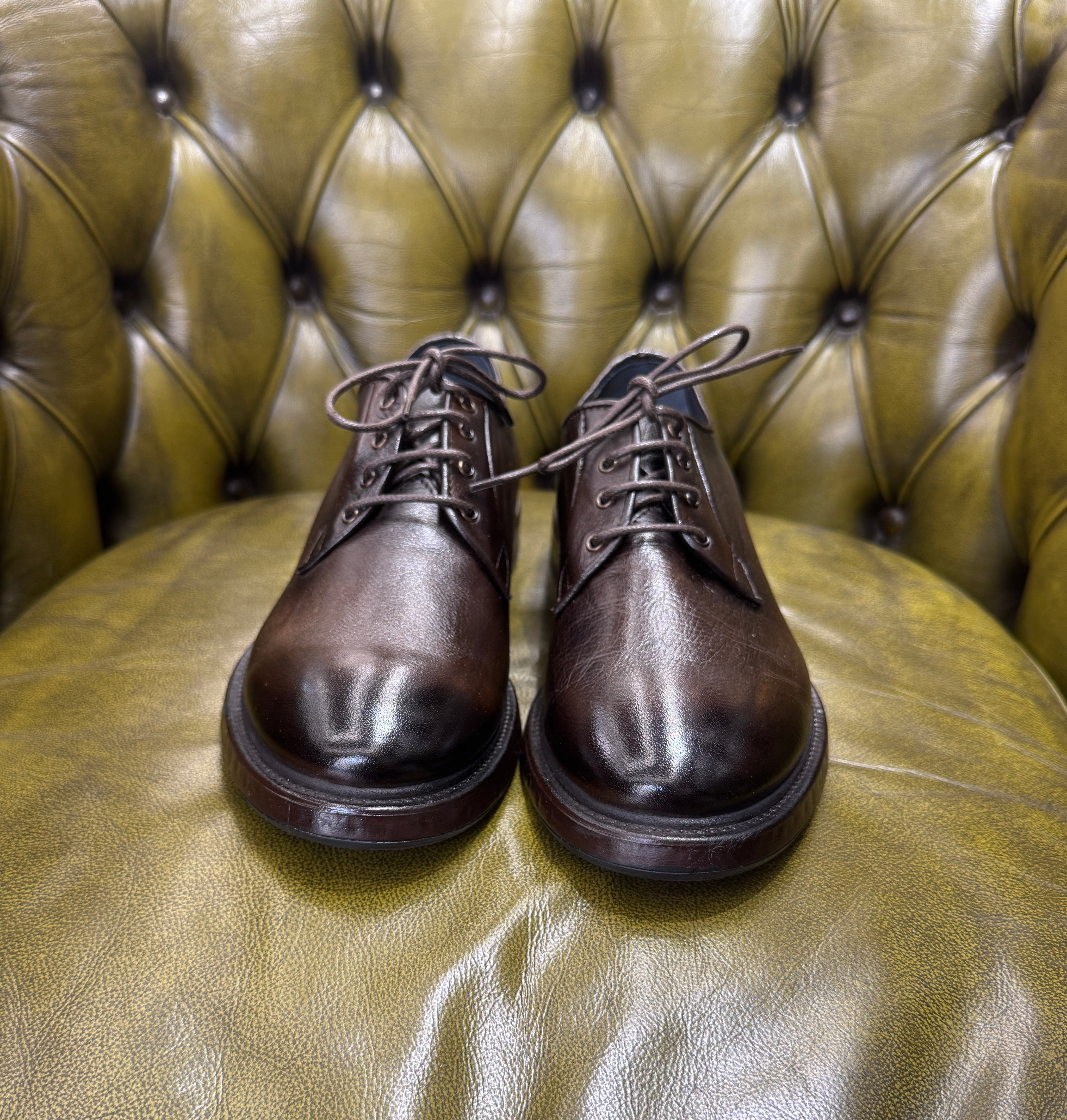 F.lli Rennella: Allacciata in Pelle