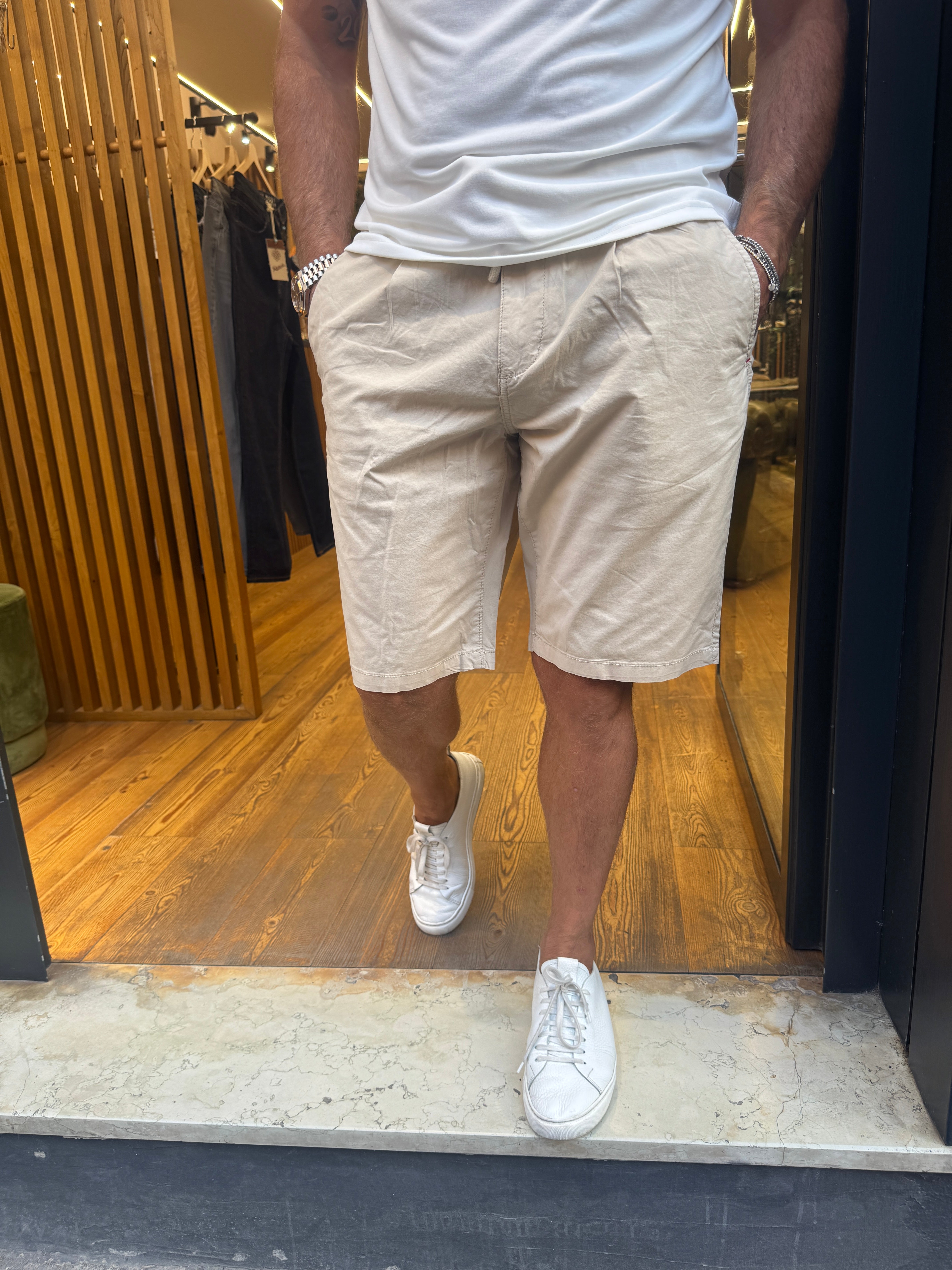 Trez: bermuda con laccetto
