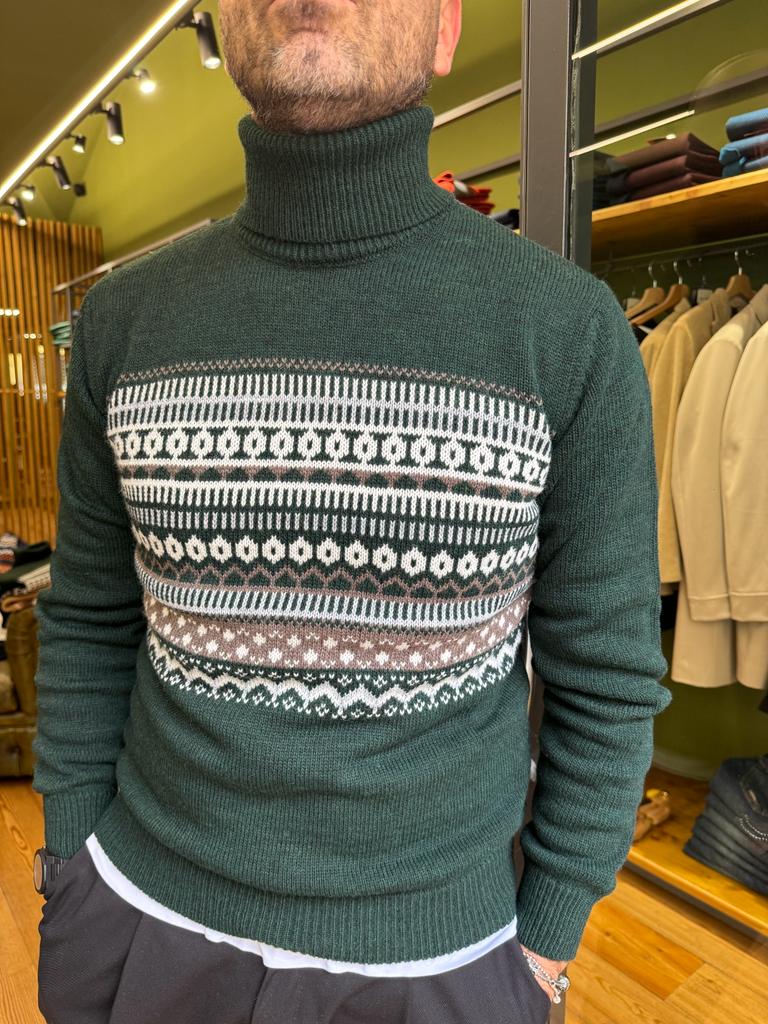 TURTLENECK WITH PATTERN 