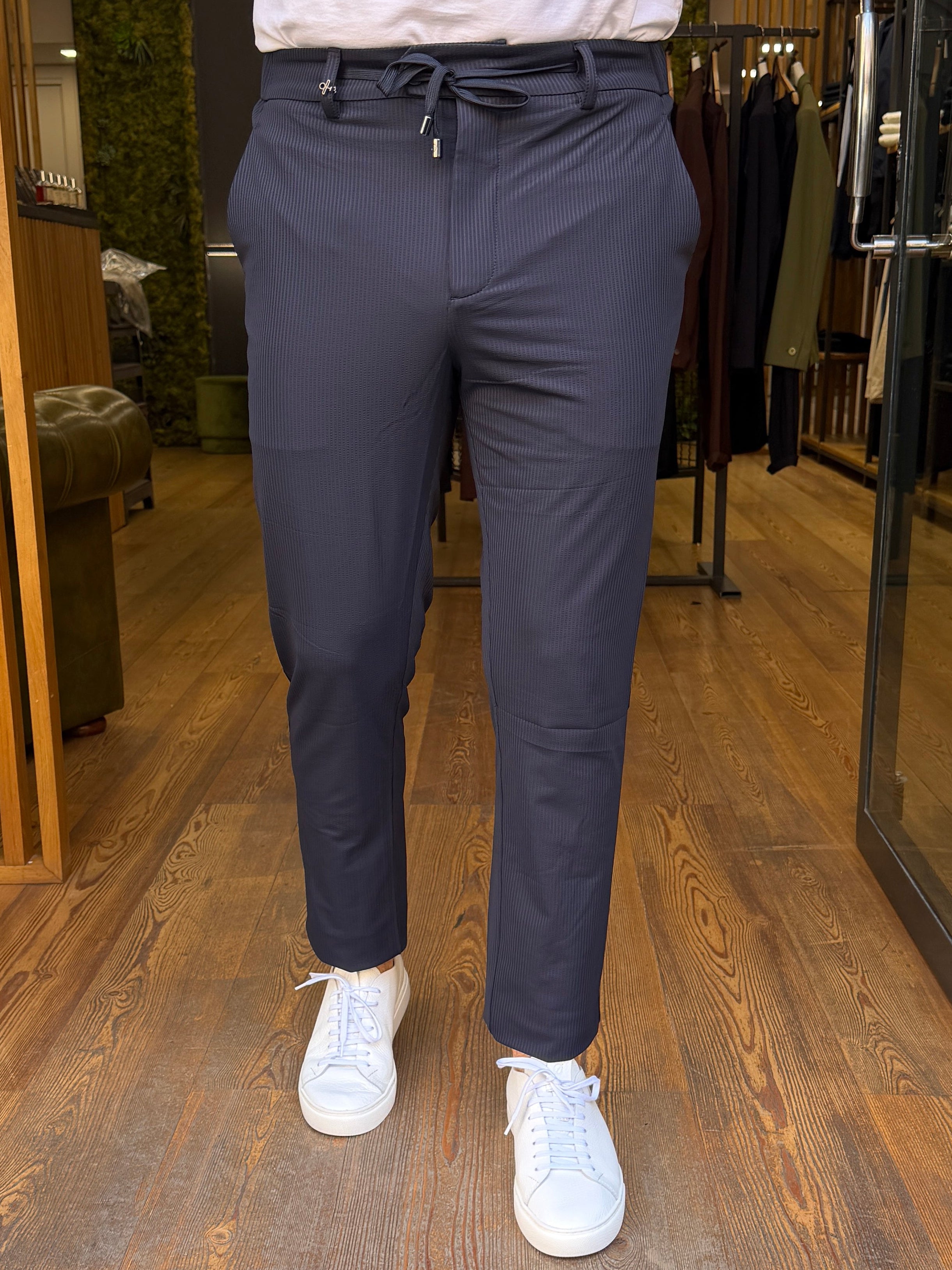 Distretto12: Pantalone York Leccio A Righe Alternate In Rilievo