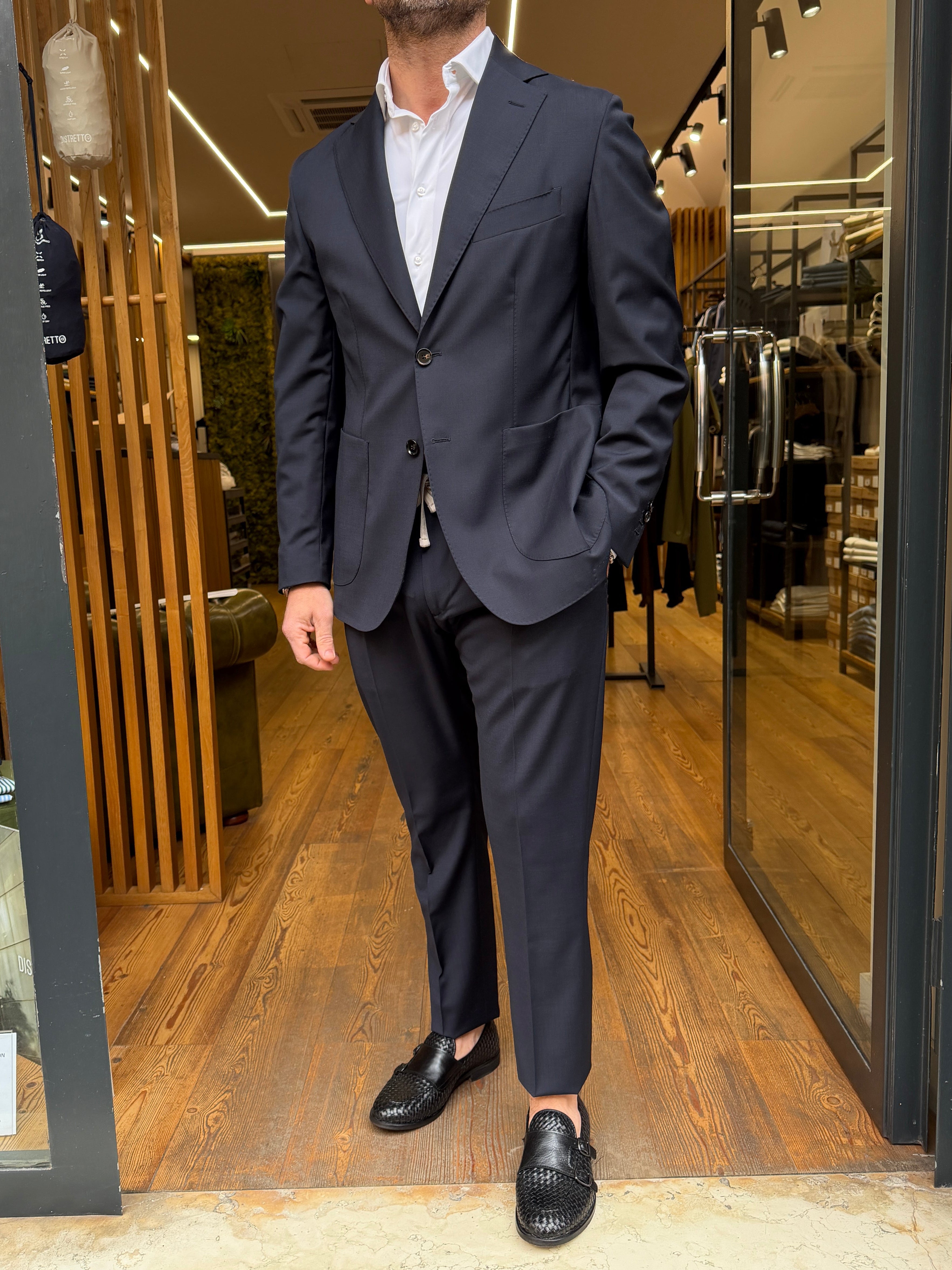 MARTIN ZELO: Abito con giacca monopetto e pantalone con laccetto in vita