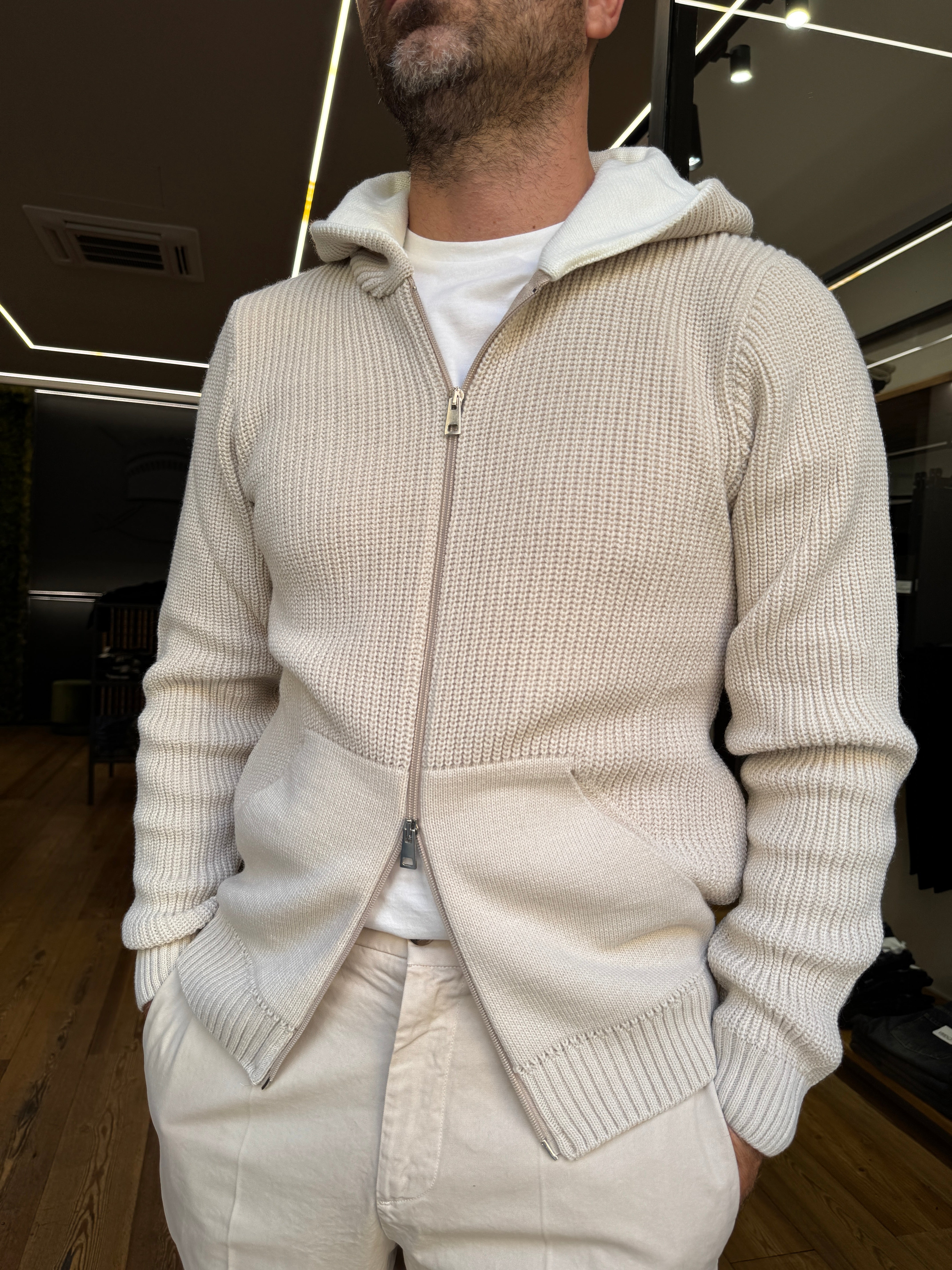 Max- Zip-up sweater