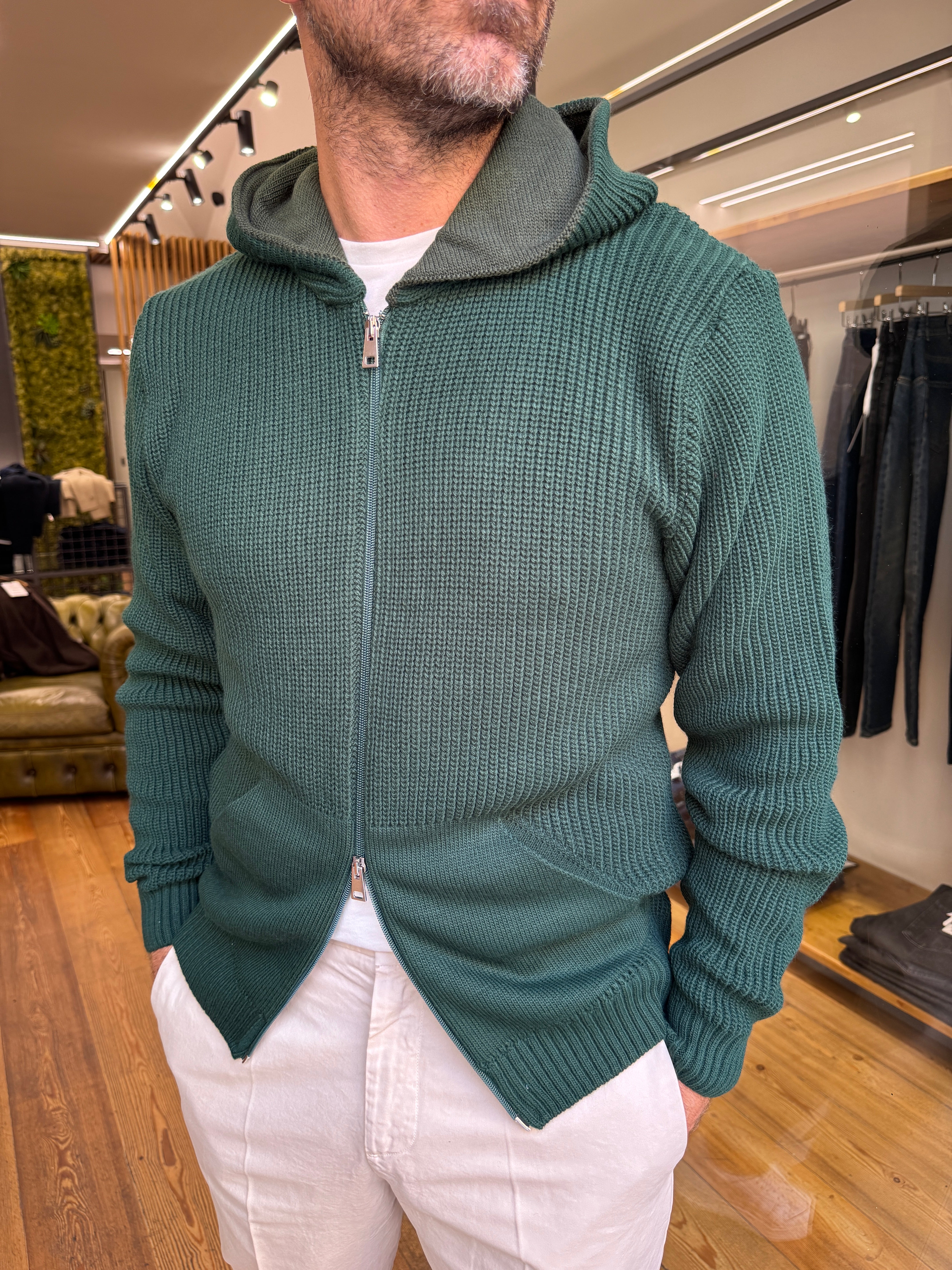 Max- Zip-up sweater