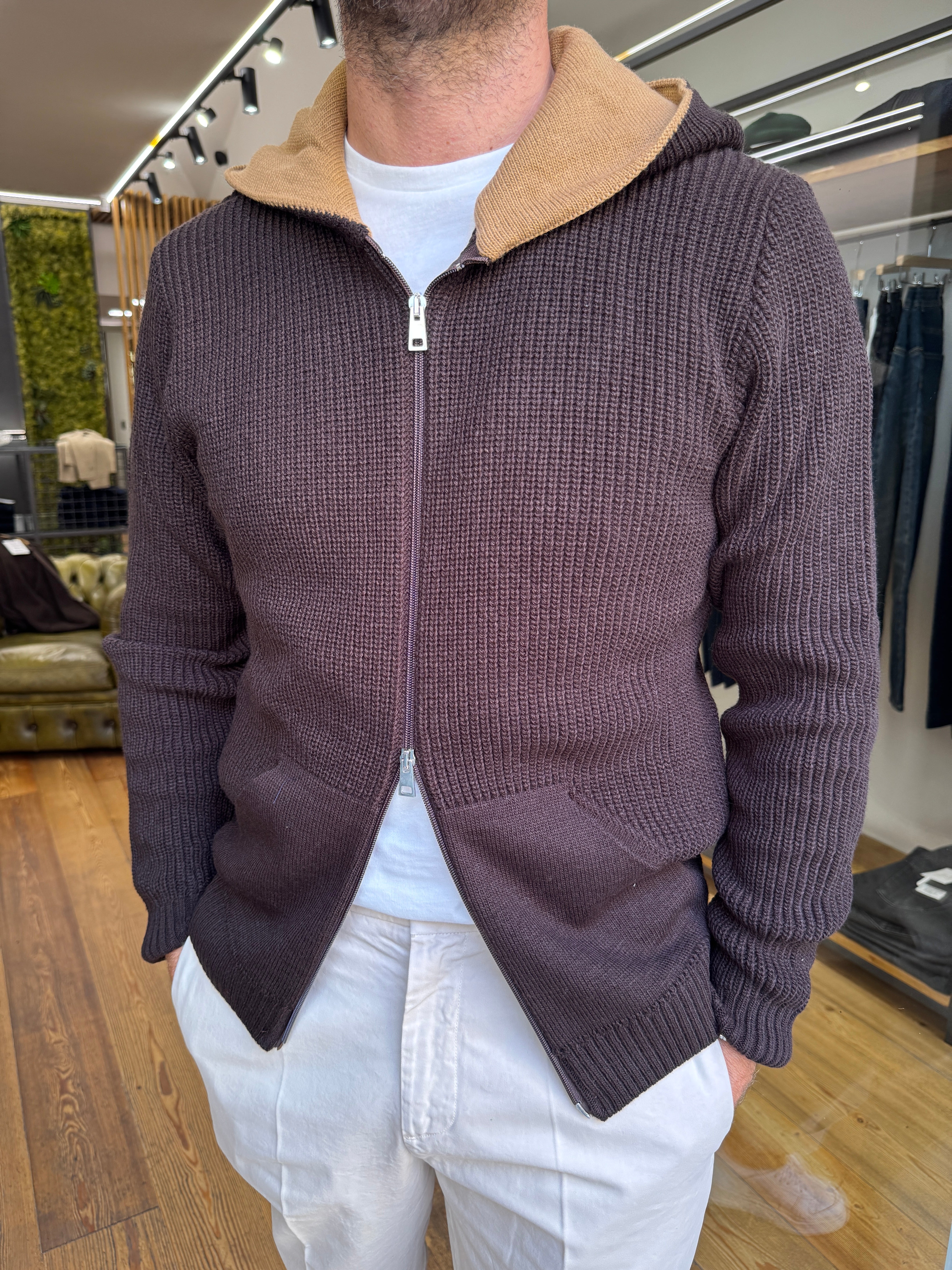 Max- Zip-up sweater