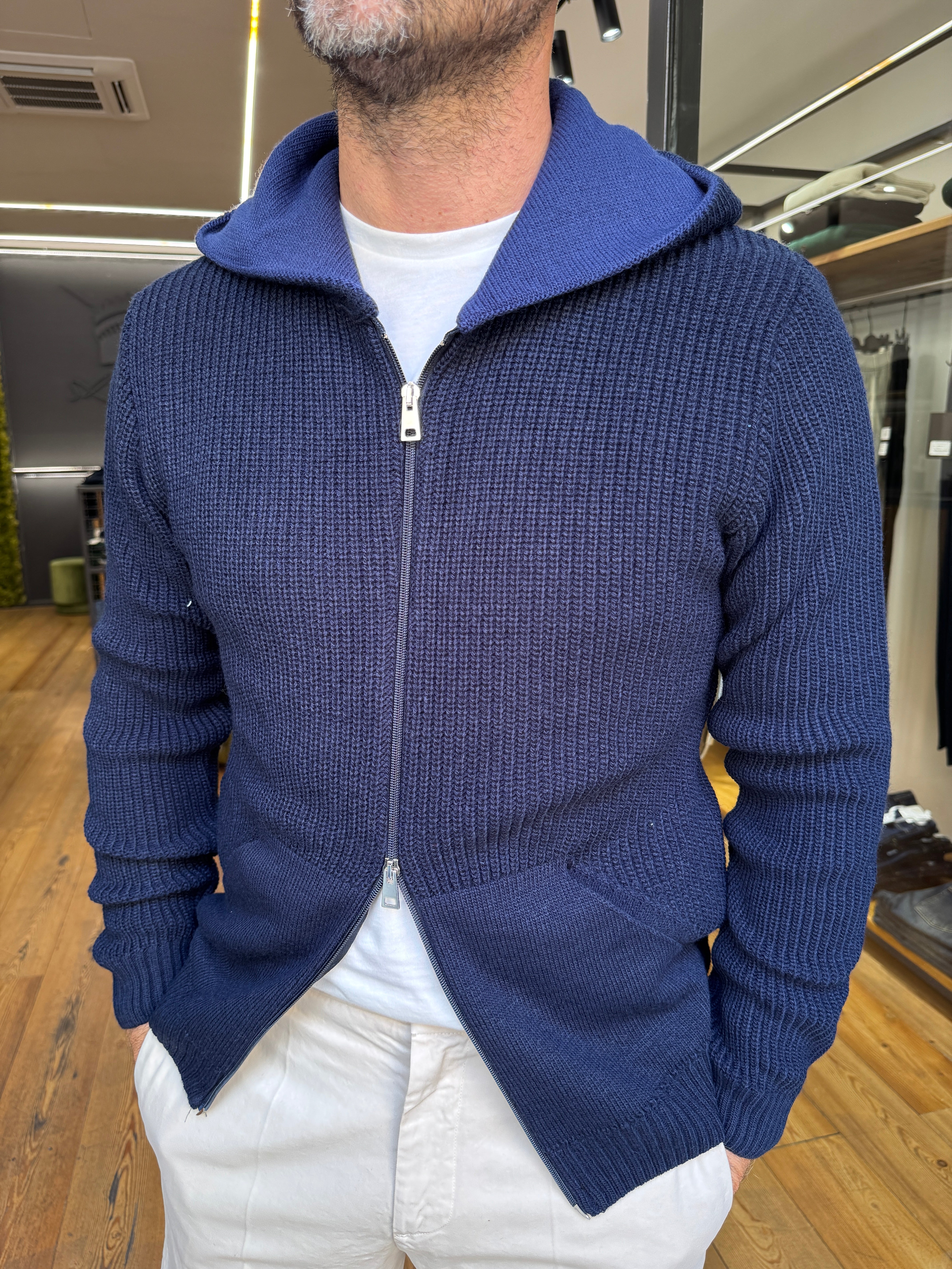 Max- Zip-up sweater