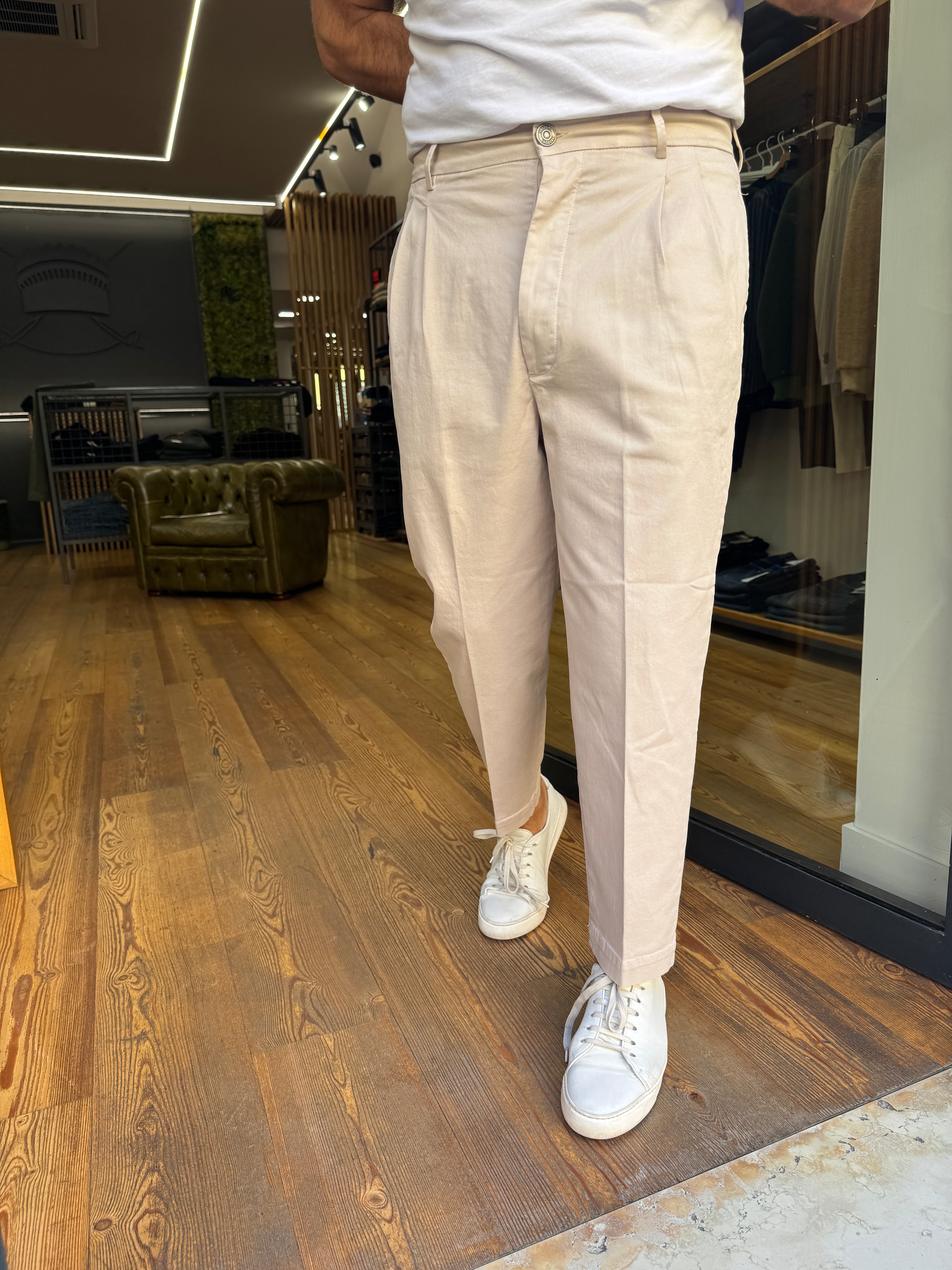 Lucat185- Japanese trousers with pleats