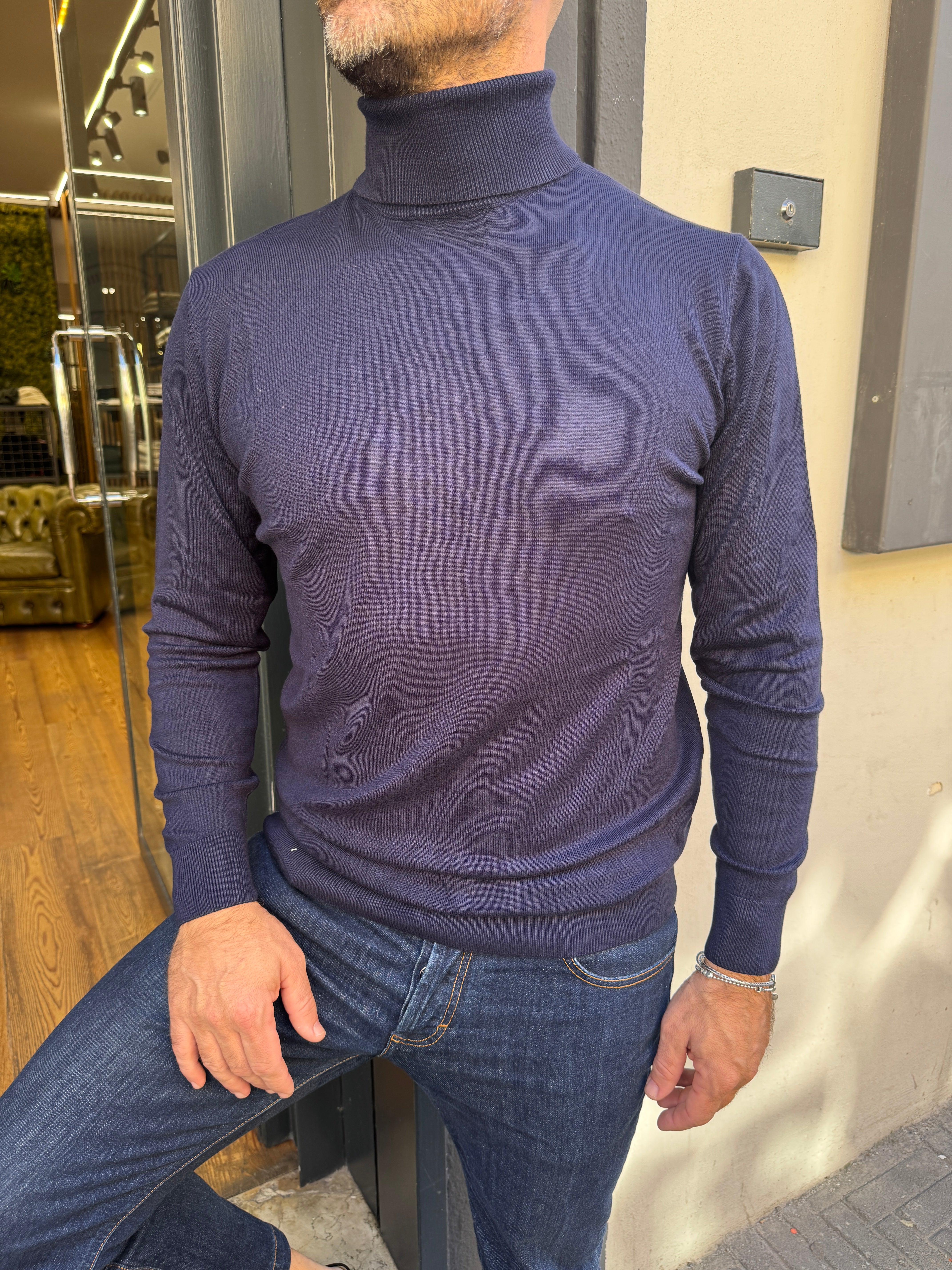 Max- Basic turtleneck